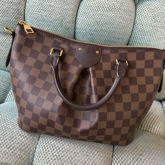 HOST PICK🔥🔥🔥Authentic Louis Vuitton box, dust bag included - Picture 11 of 11